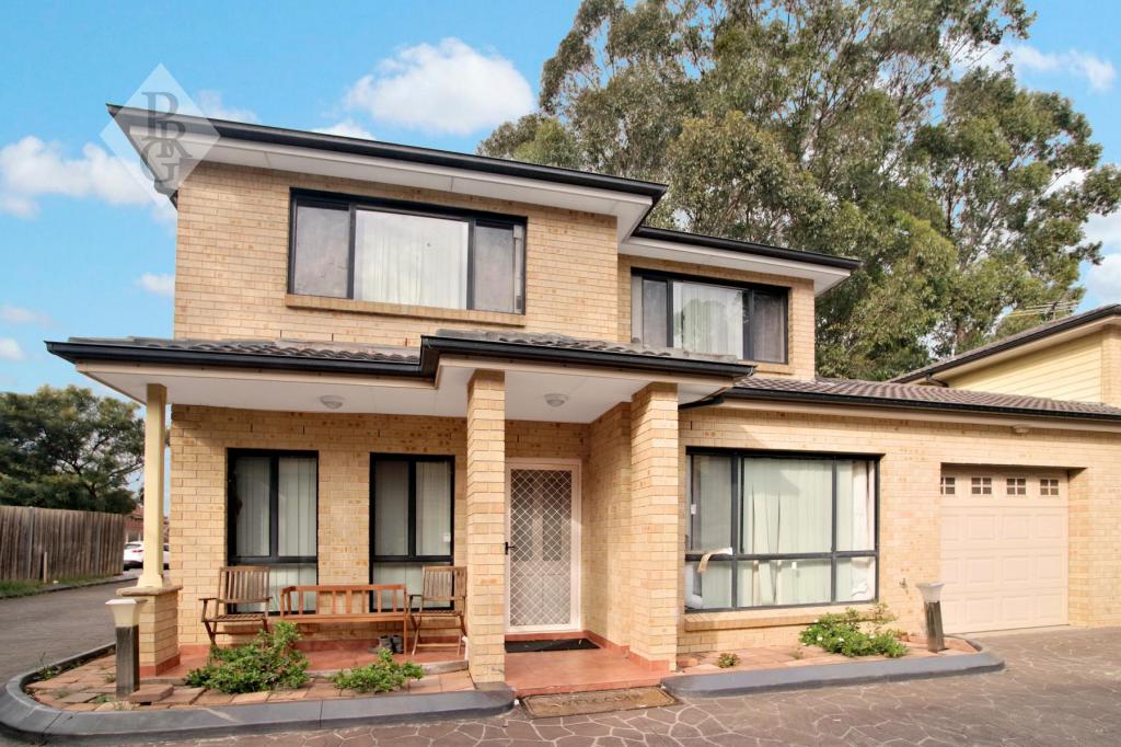 1/15 HISHION PL, GEORGES HALL, NSW 2198