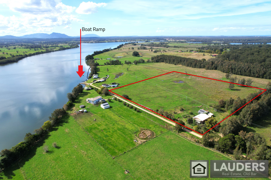 11 Leslies Lane, Mitchells Island, NSW 2430