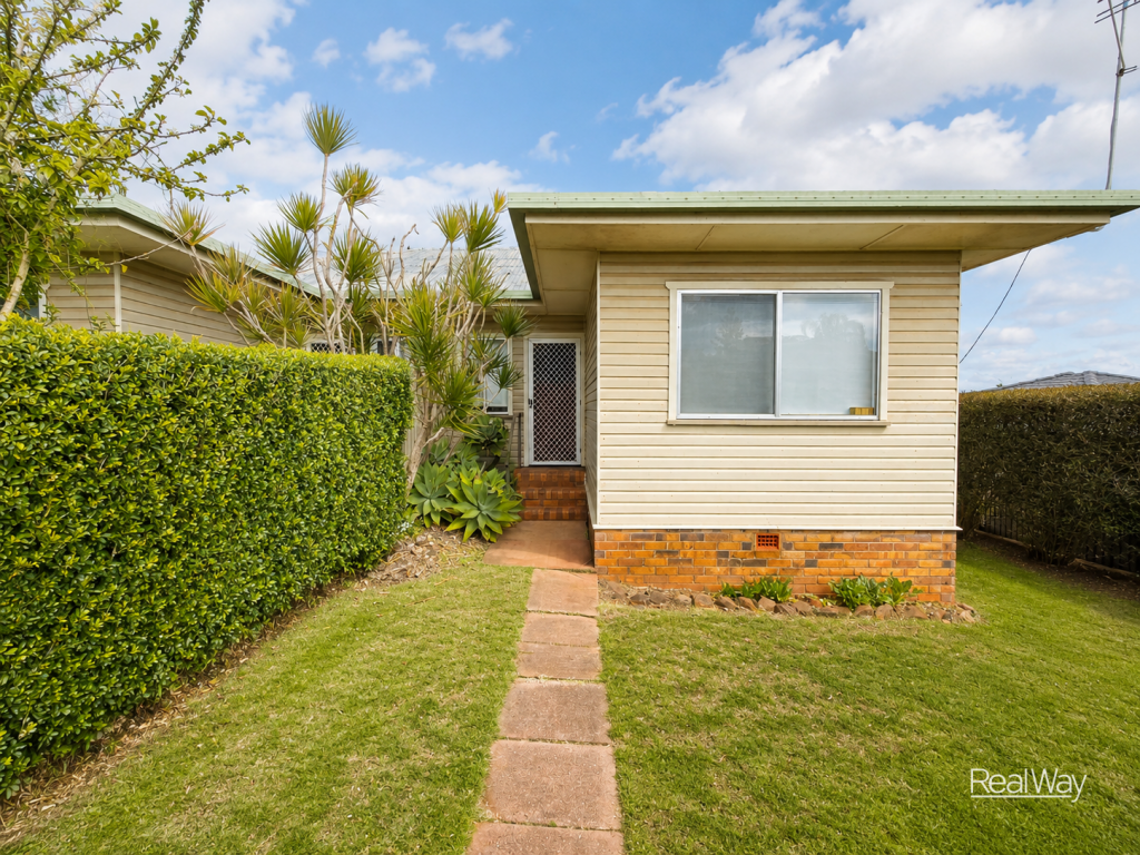 2/2 Katherine St, North Toowoomba, QLD 4350