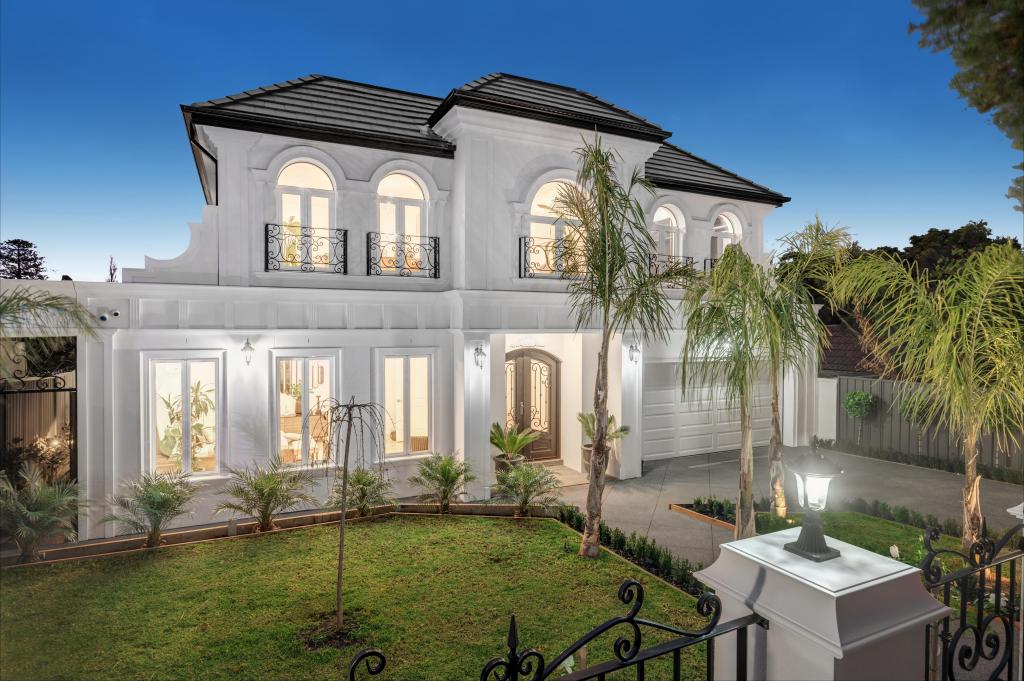 35 ORCHARD ST, GLEN WAVERLEY, VIC 3150