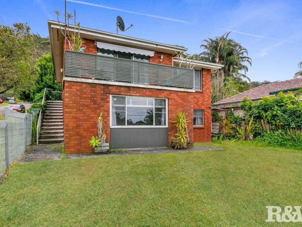 33 Nioka Ave, Point Clare, NSW 2250