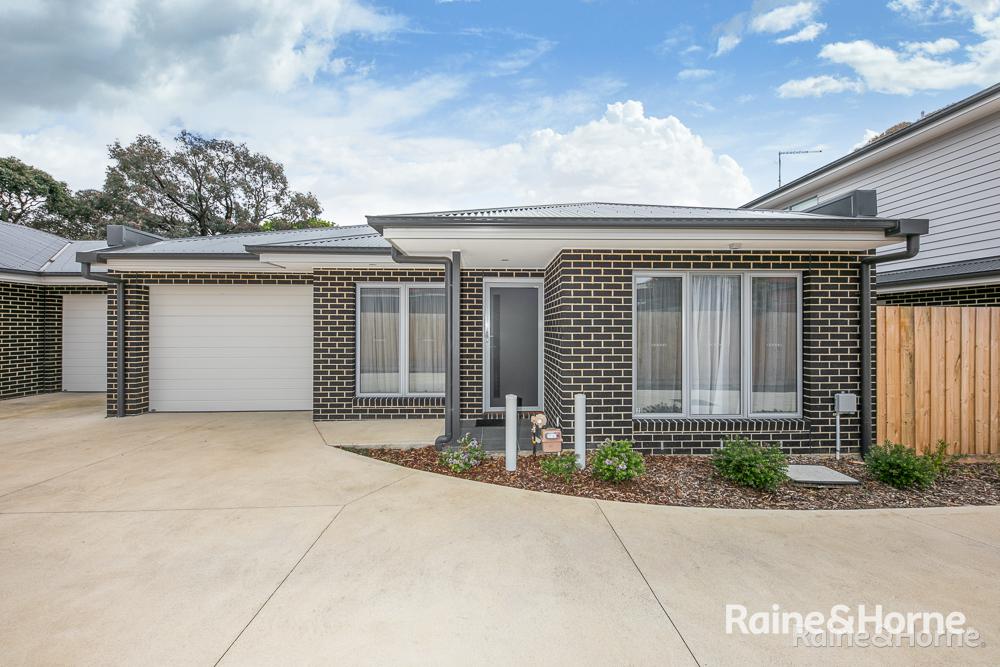 2/10 Pasley St, Sunbury, VIC 3429