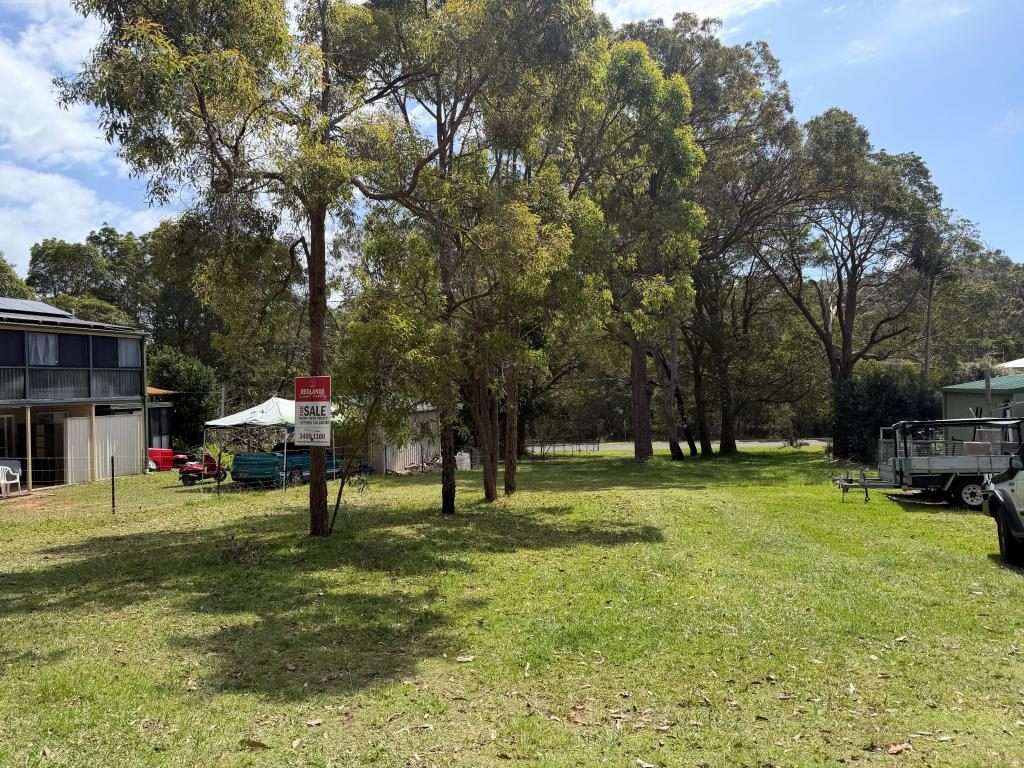 13 PERONNE AVE, RUSSELL ISLAND, QLD 4184