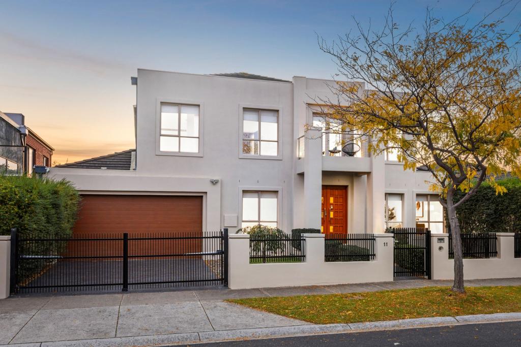 11 Williamson Cl, Mordialloc, VIC 3195
