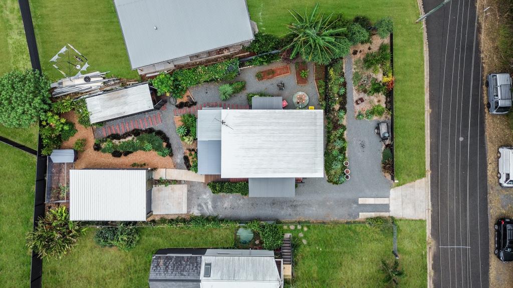 22 Waterside Dr, Macleay Island, QLD 4184