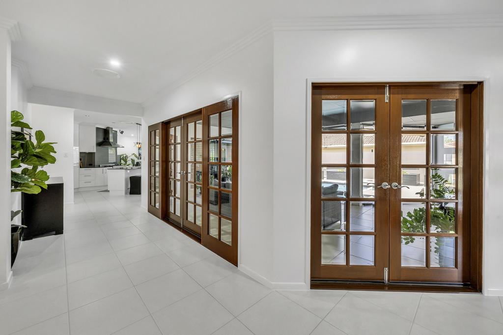 38 Victor Ave, Glenella, QLD 4740