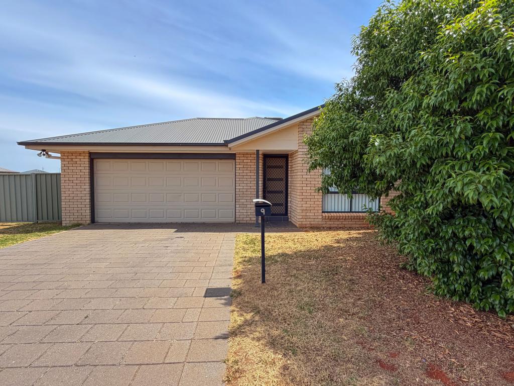 9 Warragrah Pl, Parkes, NSW 2870