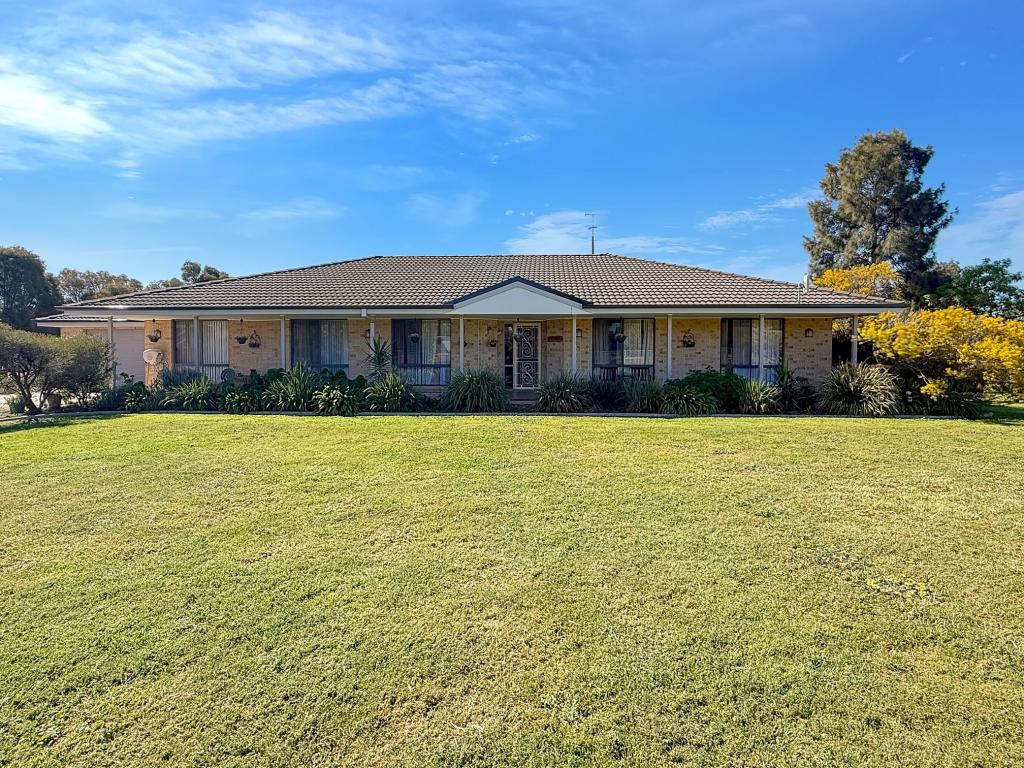 109 ALMOND RD, LEETON, NSW 2705
