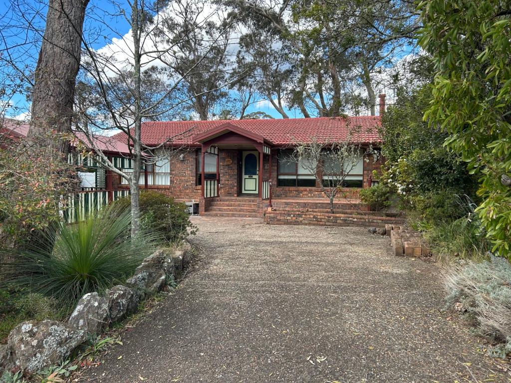 25 St Andrews Ave, Blackheath, NSW 2785