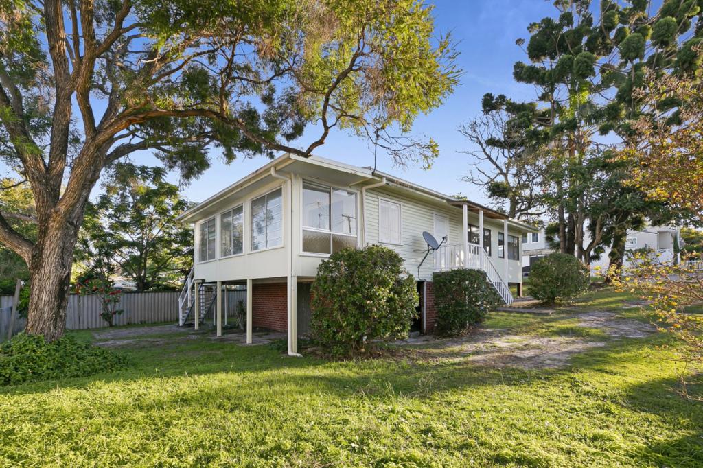 31 Echlin St, Labrador, QLD 4215