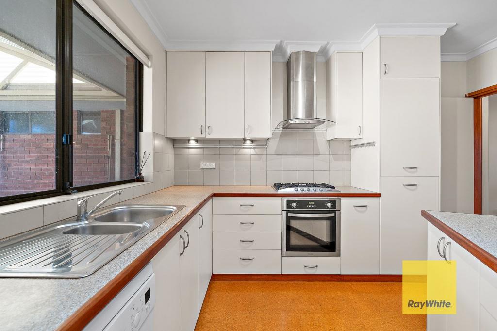 15 Crusader Dr, Thornlie, WA 6108