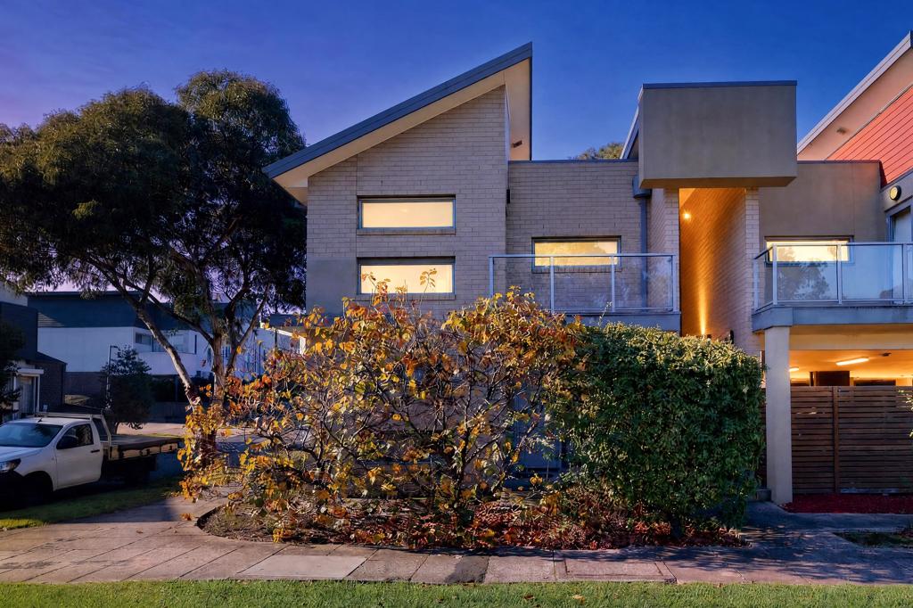 8 Hinterland Cl, Lynbrook, VIC 3975