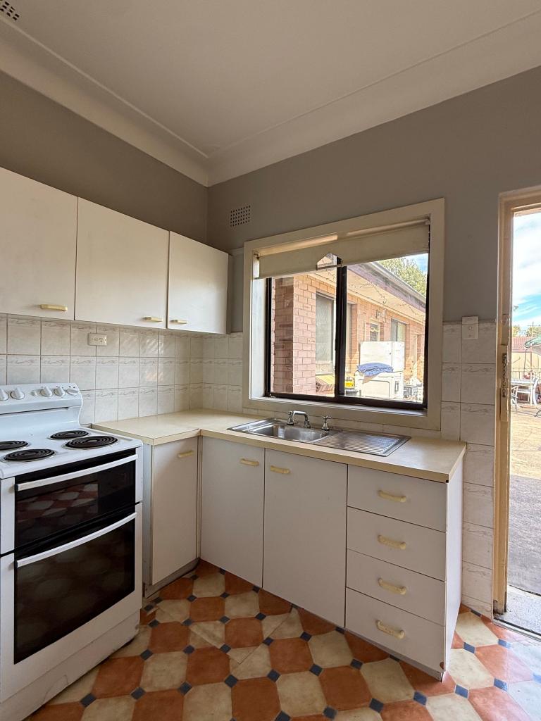 2/165 Oak Rd, Kirrawee, NSW 2232