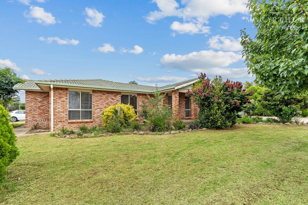 111 Balleroo Cres, Glenfield Park, NSW 2650