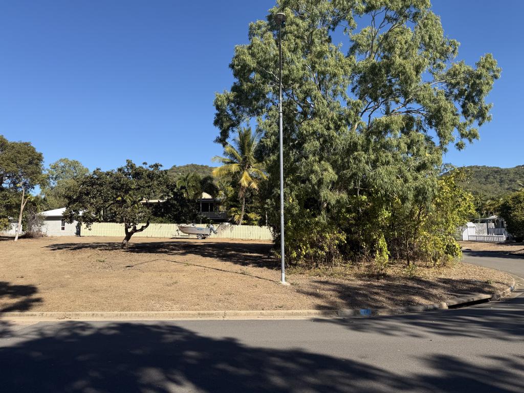 2 Somerset St, Horseshoe Bay, QLD 4819