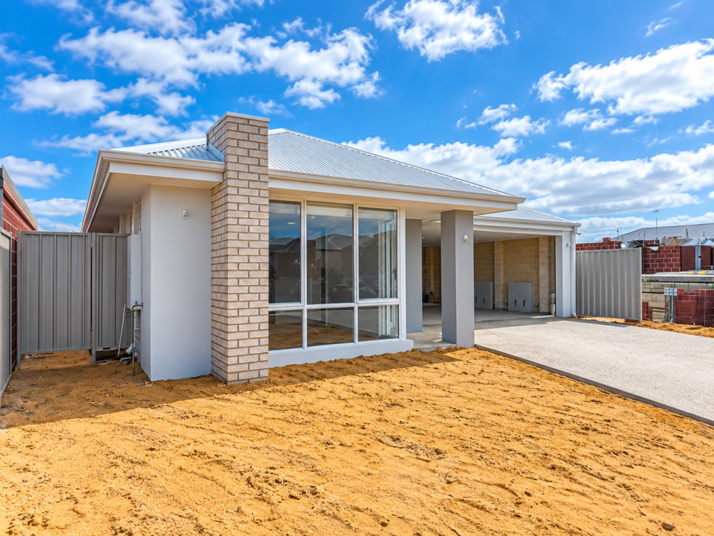 31 MOSMAN PKWY, GOLDEN BAY, WA 6174