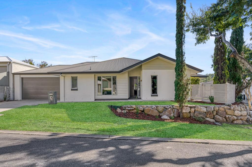 18 Hillside Cct, Chermside West, QLD 4032