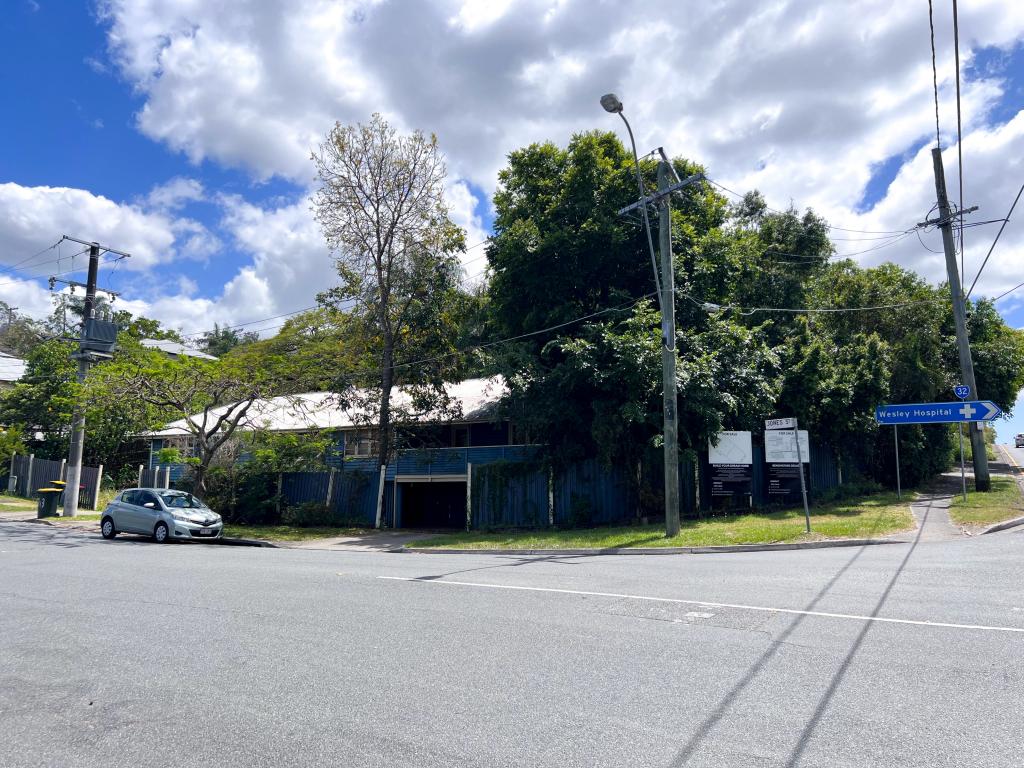 447 MILTON RD, AUCHENFLOWER, QLD 4066