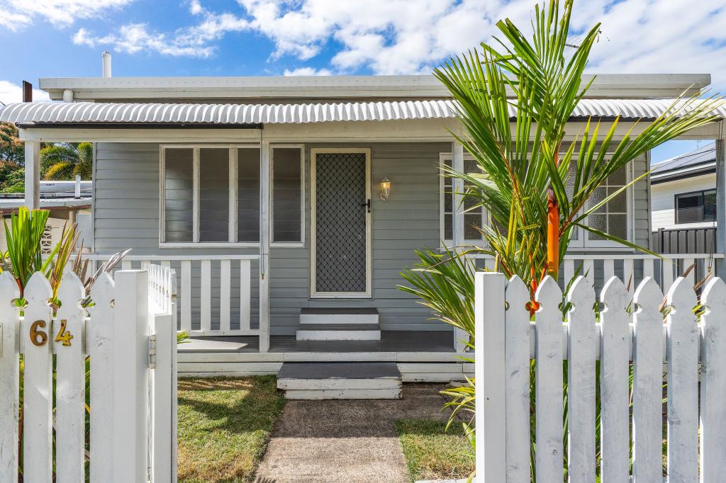 64 Christensen St, Machans Beach, QLD 4878