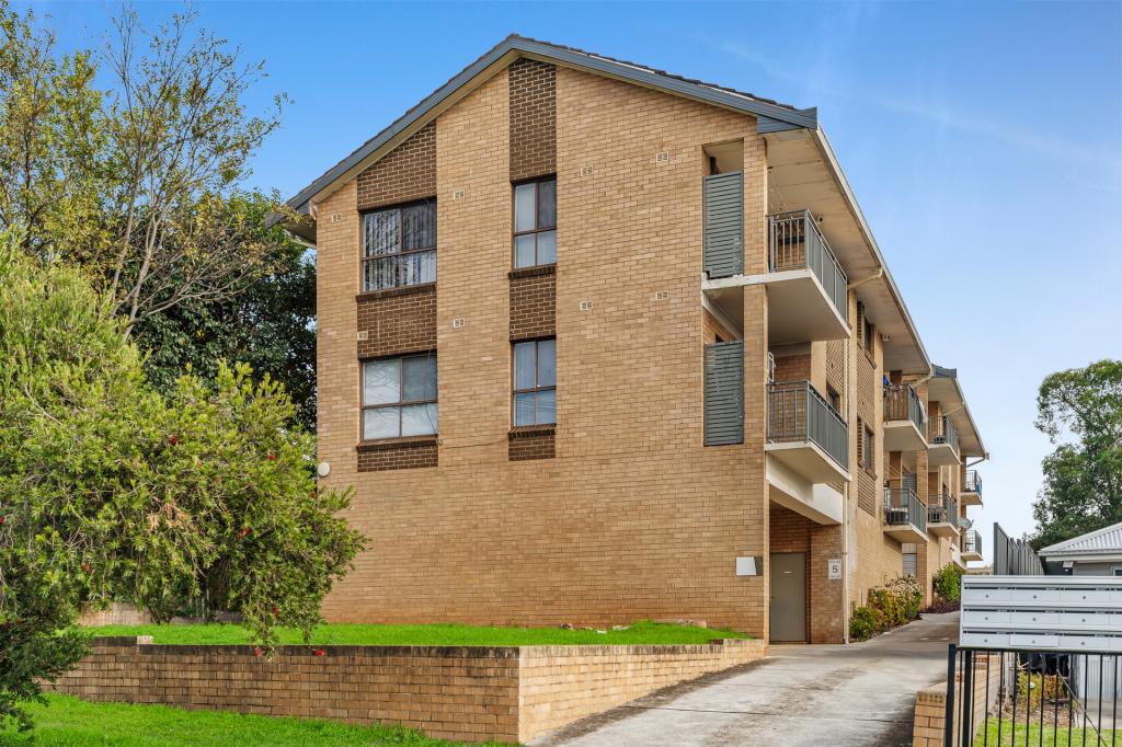 1/55 Warby St, Campbelltown, NSW 2560