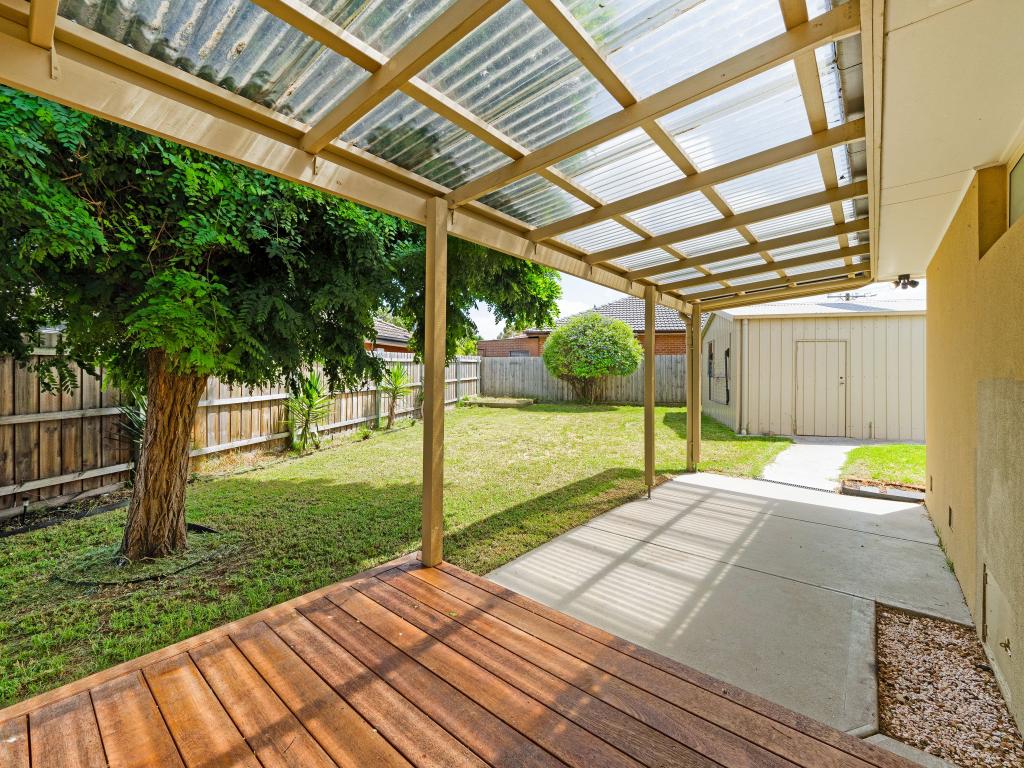 39 Cranbourne Dr, Cranbourne, VIC 3977