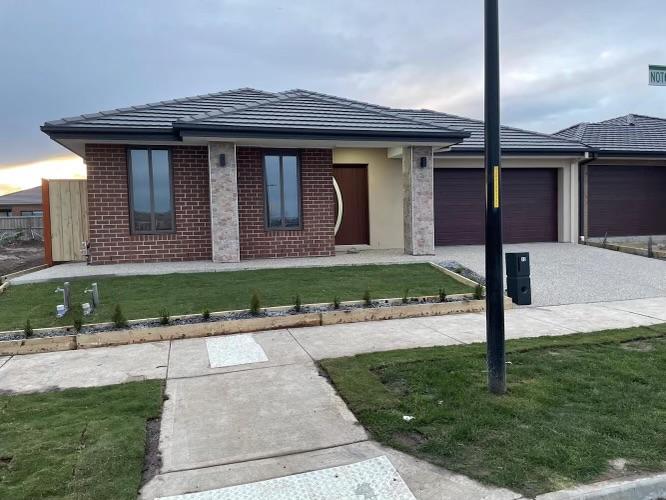 12 Notchwood Cres, Donnybrook, VIC 3064