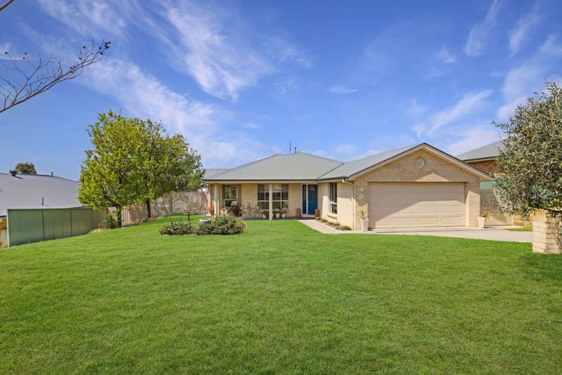 13 Quinn Ct, Llanarth, NSW 2795