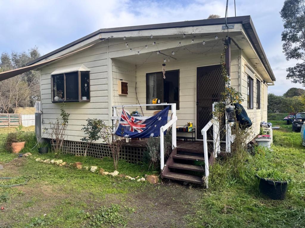 15 Lawrence St, Dunolly, VIC 3472