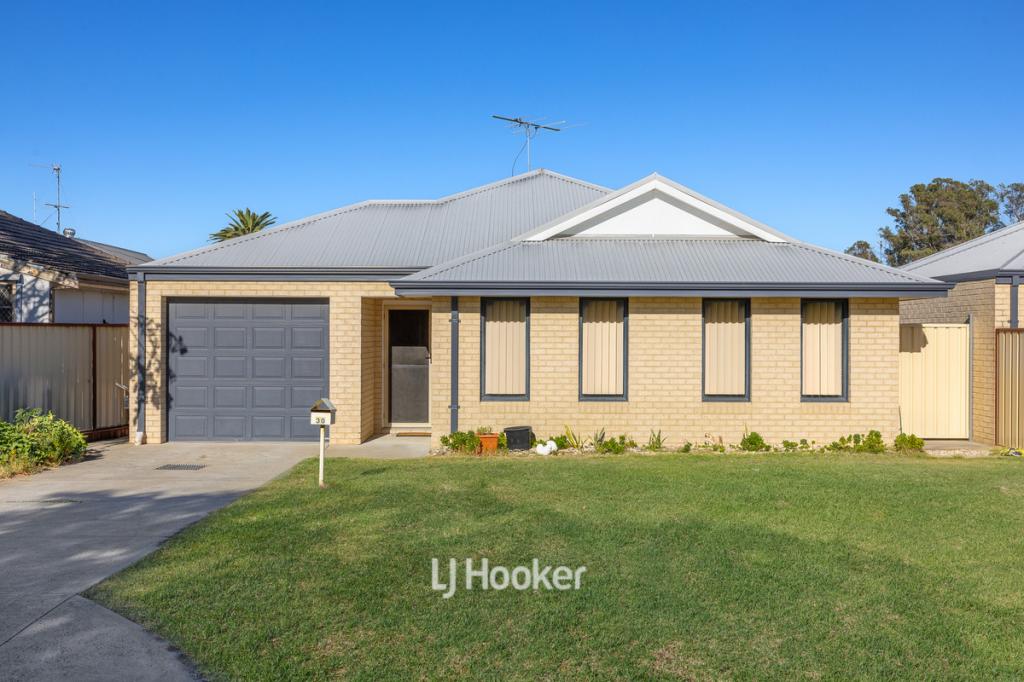 30 Woodrow St, Carey Park, WA 6230