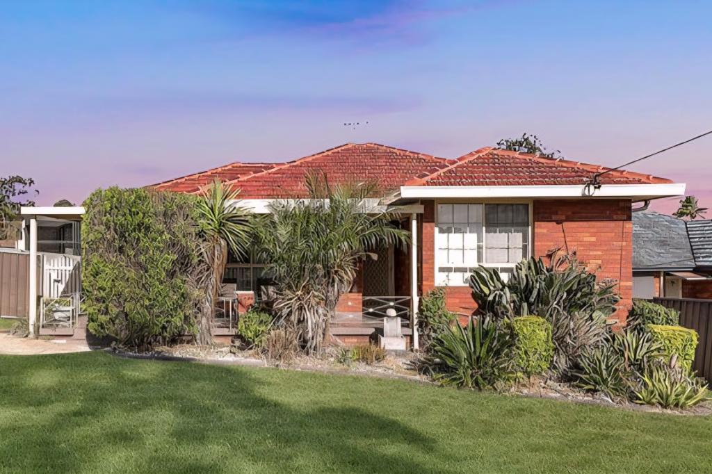 1 Collins Cres, Yagoona, NSW 2199