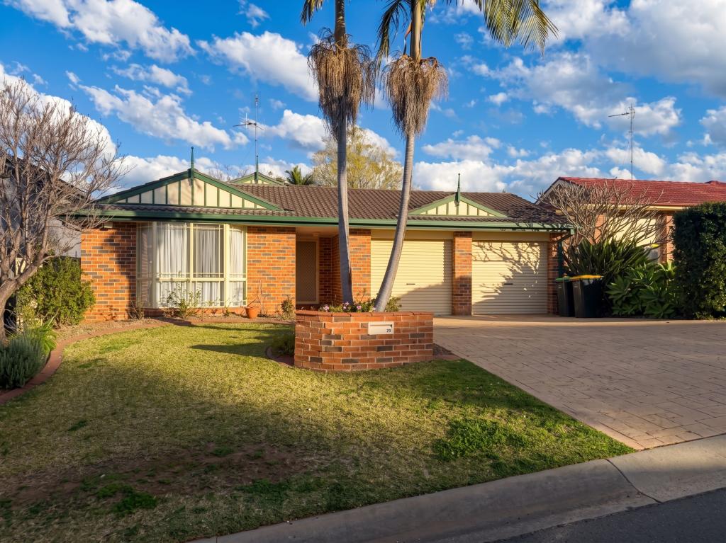 19 BEGONIA CT, GLENMORE PARK, NSW 2745