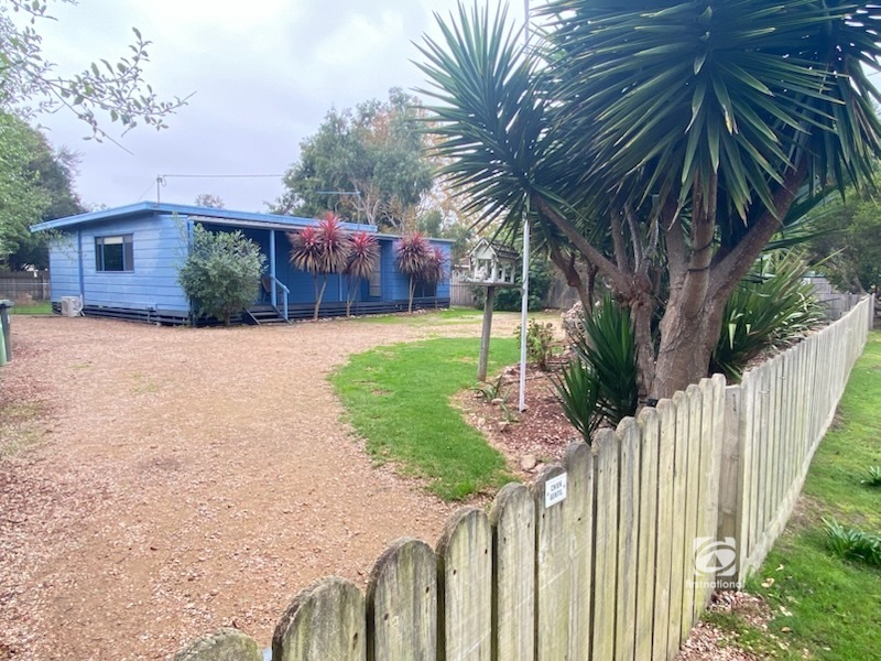 8 Eleventh Pde, Raymond Island, VIC 3880