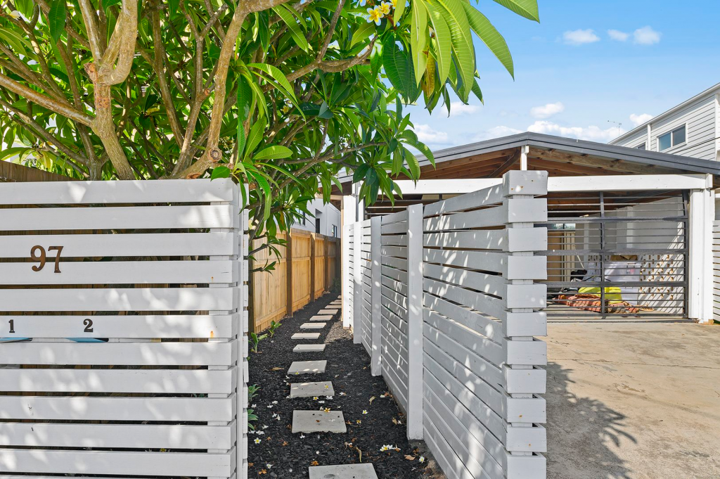 1/97 Nobby Pde, Miami, QLD 4220