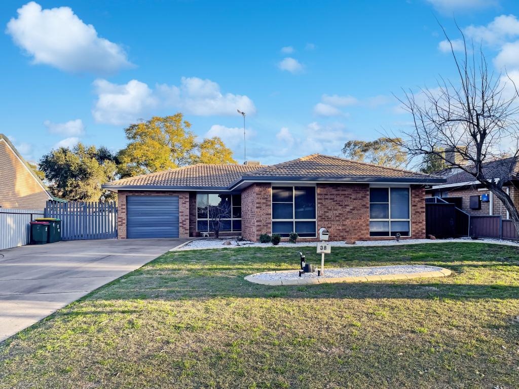 38 Chifley Dr, Dubbo, NSW 2830
