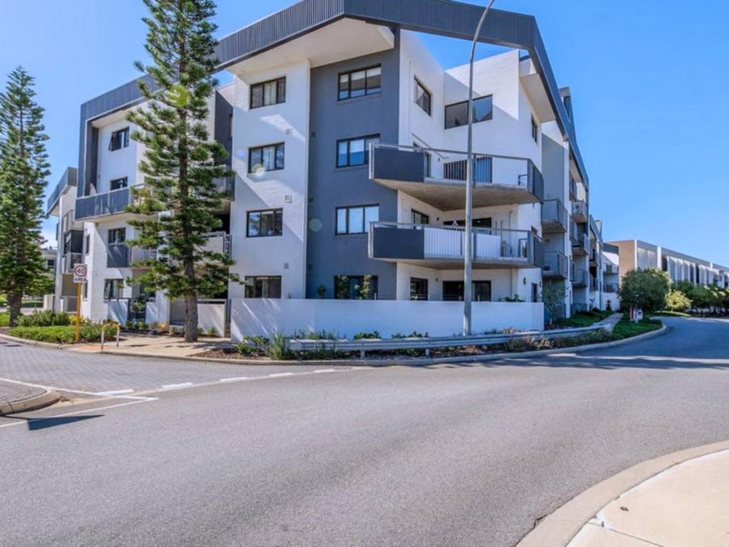 33/59 Breaksea Dr, North Coogee, WA 6163