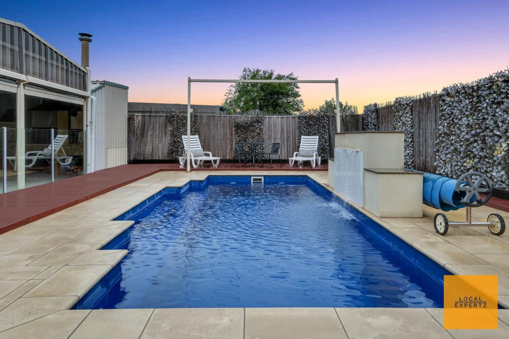 24 Carlyon Cl, Melton West, VIC 3337