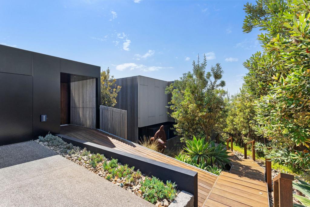 1 SHEARWATER DR, MOUNT MARTHA, VIC 3934