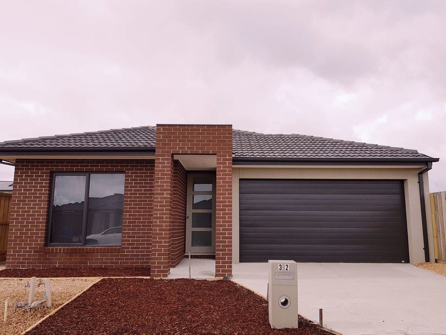 32 Adrian St, Cranbourne East, VIC 3977
