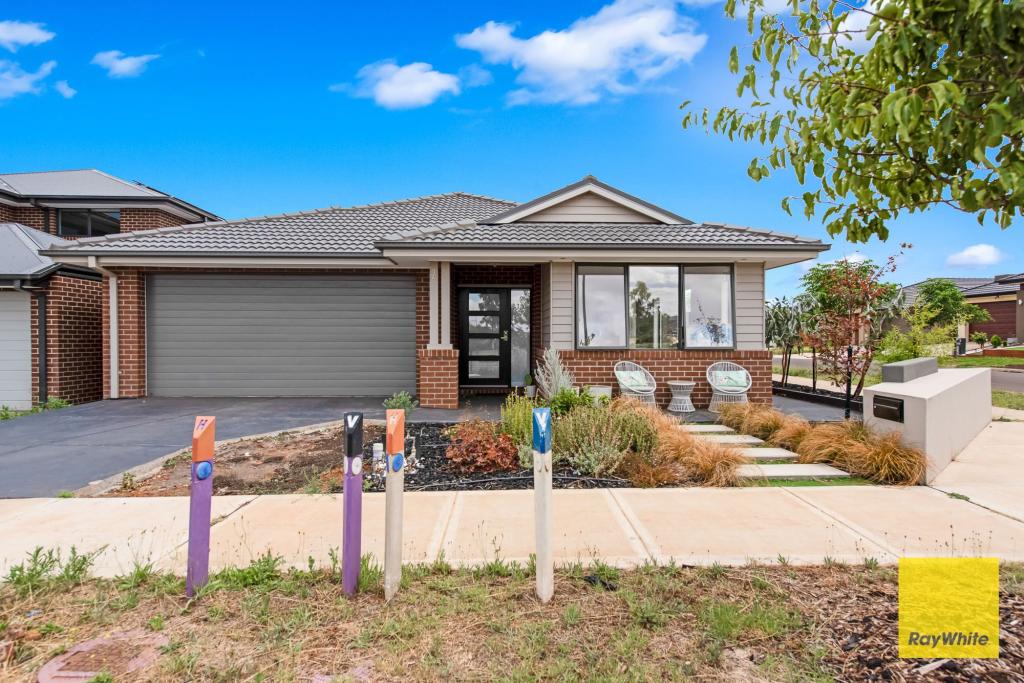 2 Sanford Cl, Strathtulloh, VIC 3338