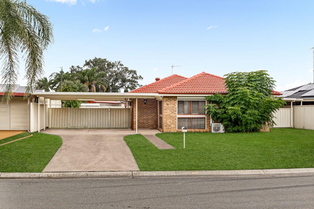 10 Madison Cct, St Clair, NSW 2759