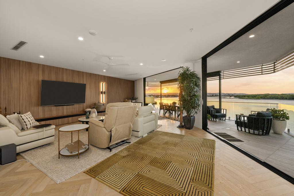 2/4 Paradise Pde, Paradise Point, QLD 4216