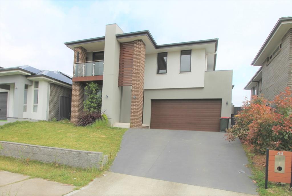 44 Poulton Tce, Campbelltown, NSW 2560