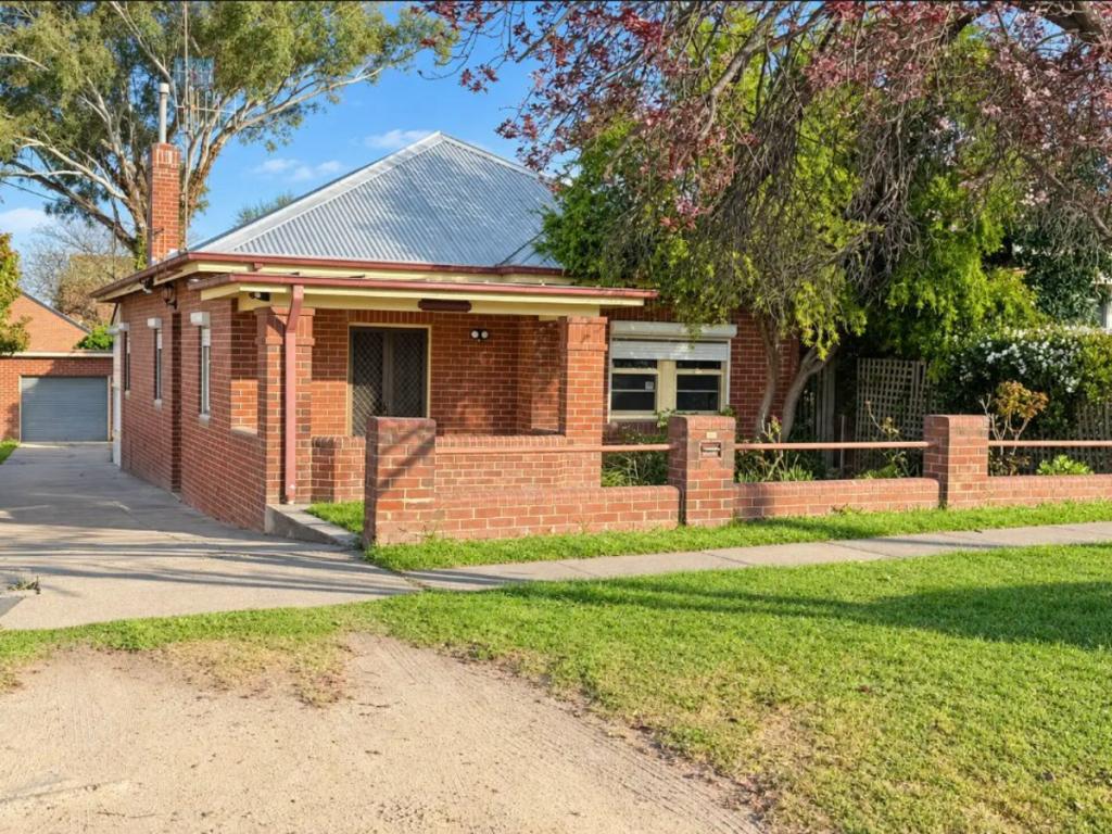 74 Seymour St, Bathurst, NSW 2795