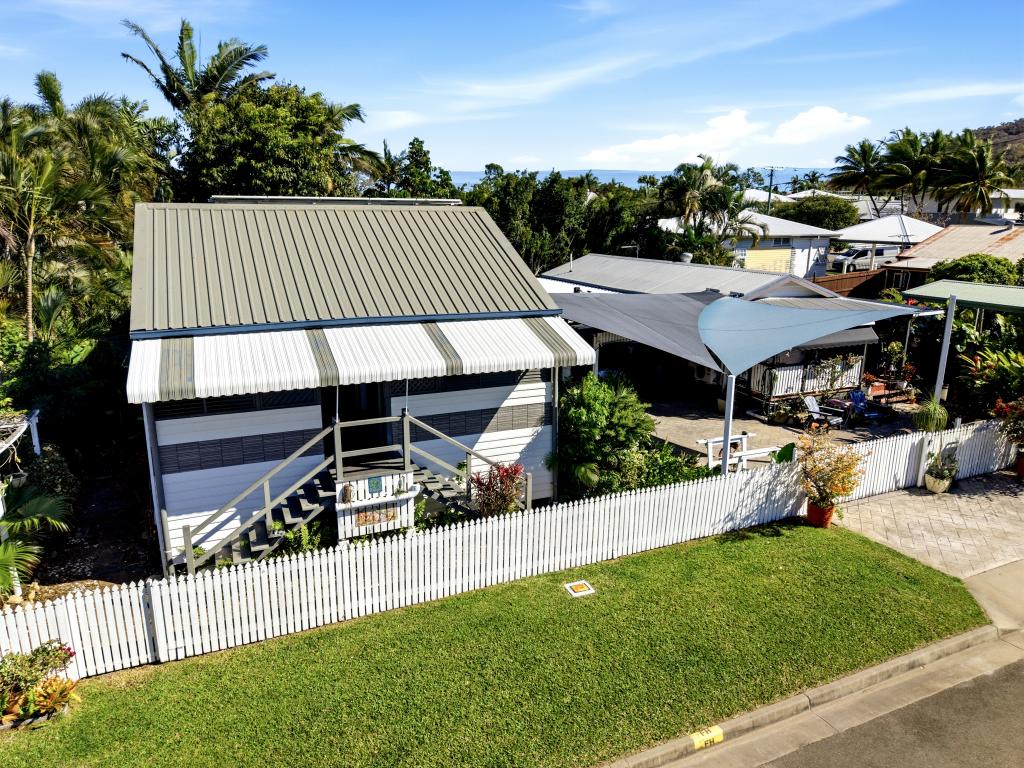 10 Castling St, West End, QLD 4810