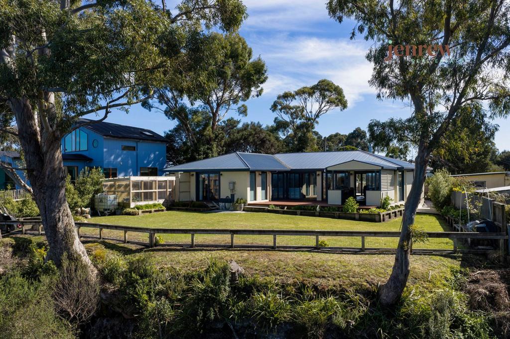 2 FRAZER ST, STRAHAN, TAS 7468