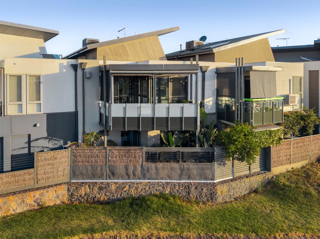 19 Sunset Dr, Williamstown, VIC 3016