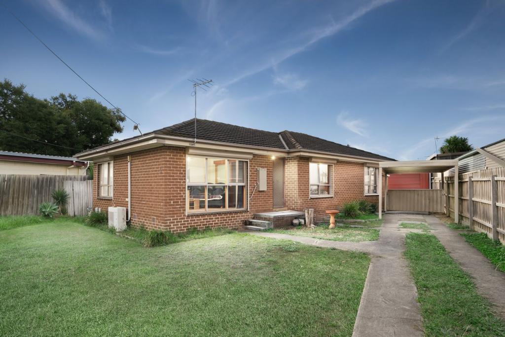 4 Kingsford Ave, Melton South, VIC 3338