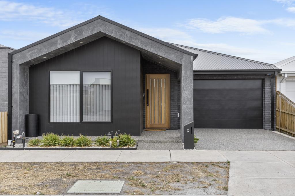 9 Malkari Cct, Greenvale, VIC 3059