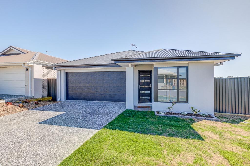 1 Haystack Cl, Park Ridge, QLD 4125