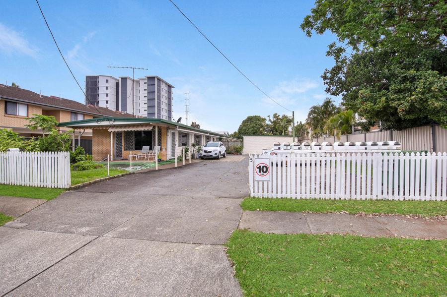 3/5 Proud St, Labrador, QLD 4215